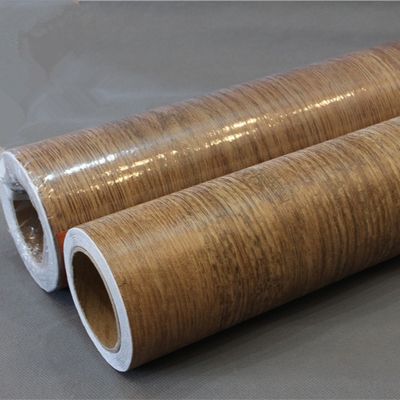 Película de PVC de grano de madera de 122cm*50m con adhesivo acrílico sensible a la presión